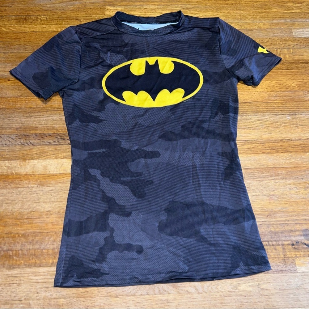 Under Armour DC Batman Comic Youth LG Fitted‎ HeatGear Black Yellow Camo T-Shirt